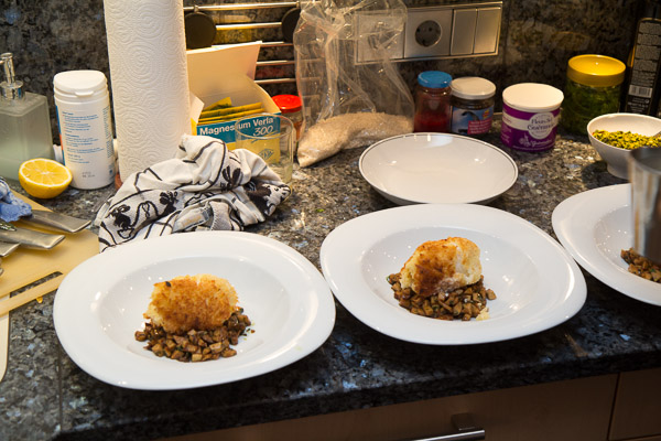 Medaillon von der Lotte 
im Wasabi-Honigmantel
mit gebratenen Kräuterseitlinge in Kürbiskernöl
