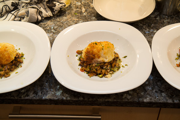 Medaillon von der Lotte 
im Wasabi-Honigmantel
mit gebratenen Kräuterseitlinge in Kürbiskernöl
